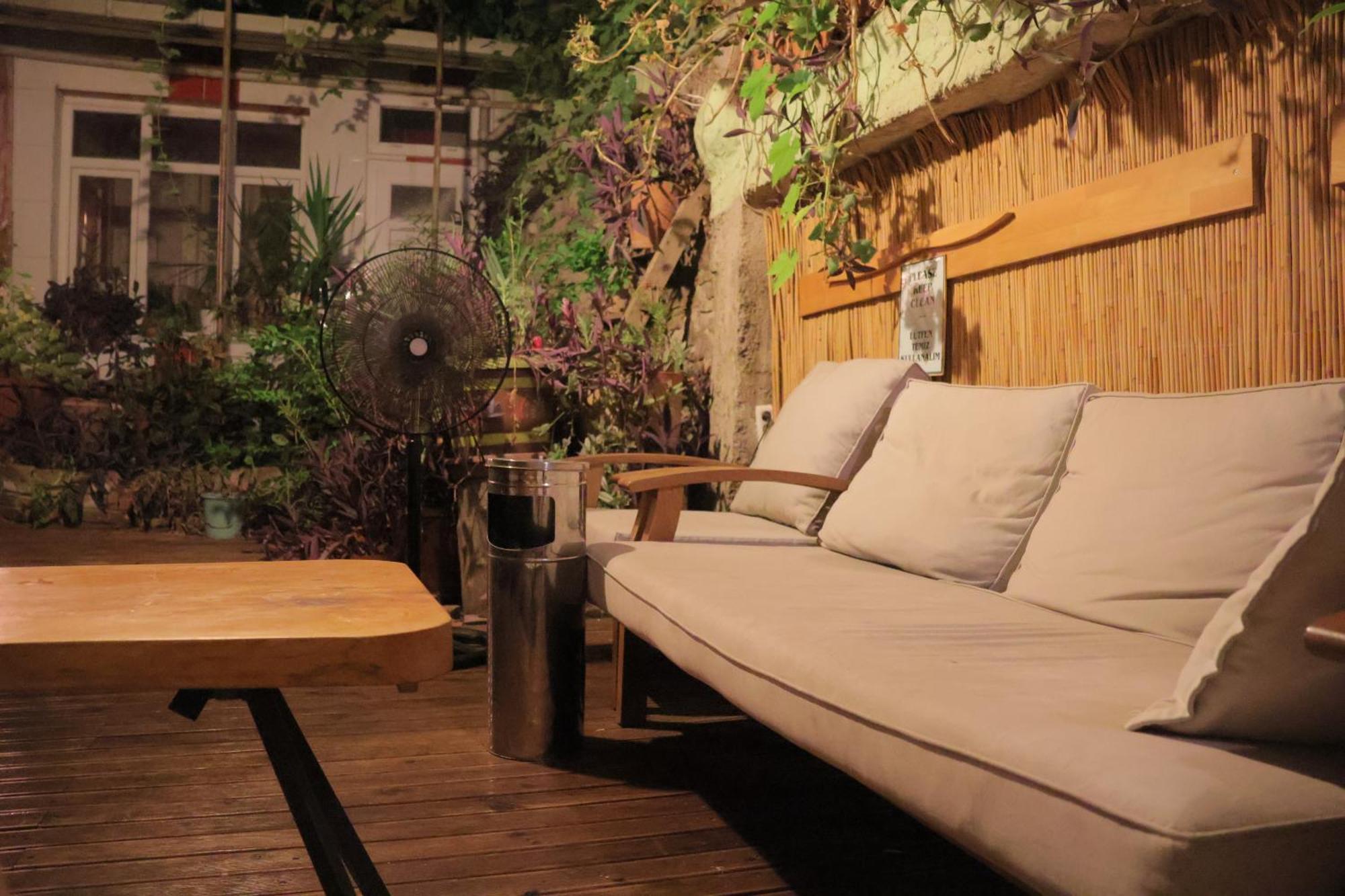 Lotus Garden Hostel Σμύρνη Εξωτερικό φωτογραφία
