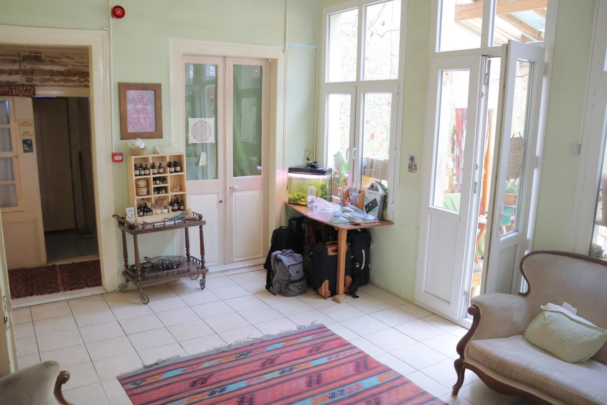 Lotus Garden Hostel Σμύρνη Εξωτερικό φωτογραφία