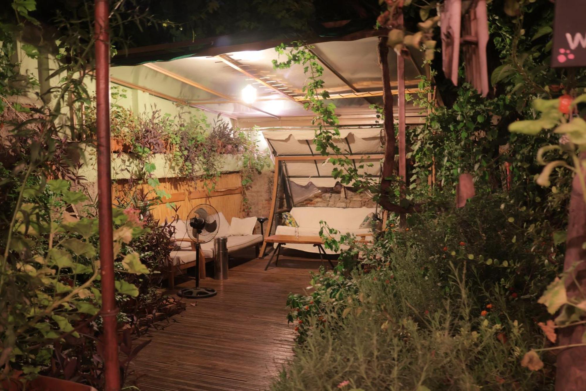 Lotus Garden Hostel Σμύρνη Εξωτερικό φωτογραφία